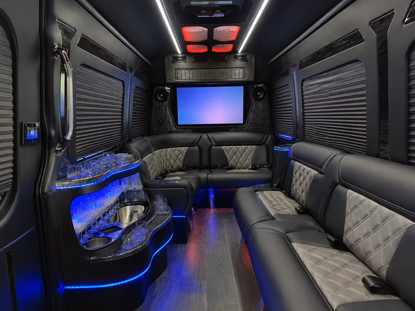 coachbusburbank com makes it possible to arrange corporate shuttles and employee transportation in burbank